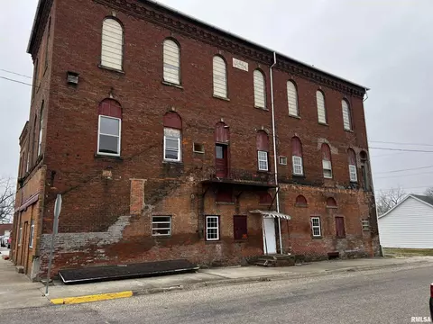 211 W Lincoln Ave, Lewistown, IL 61542