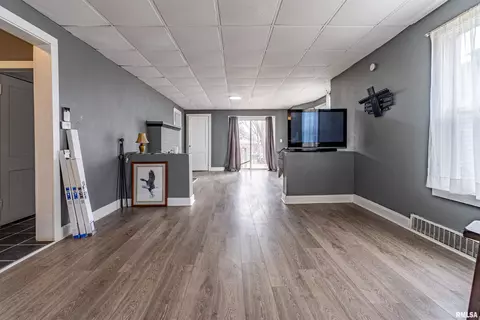 120 E Arcadia Ave, Peoria, IL 61603 photo 3