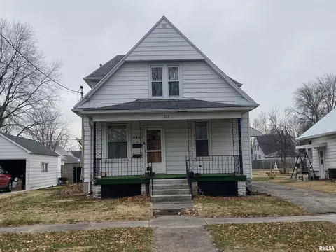 922 E Locust St, Canton, IL 61520