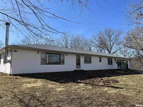 21721 Yankee Ln, Chillicothe, IL 61523