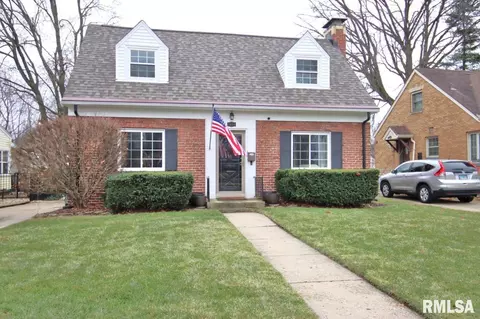 1004 E Seneca Pl, Peoria, IL 61603 photo 1
