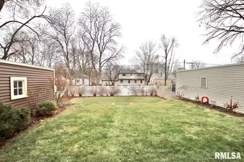 1004 E Seneca Pl, Peoria, IL 61603 photo 10