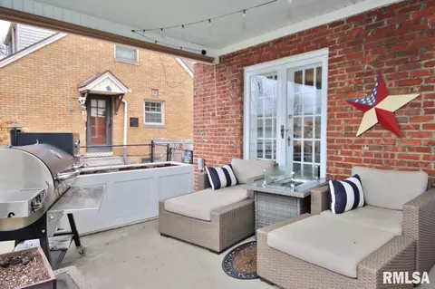1004 E Seneca Pl, Peoria, IL 61603 photo 6
