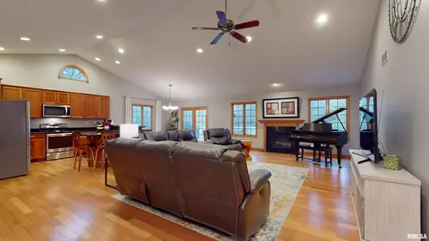 409 Bayside Dr, Germantown Hills, IL 61548 photo 9