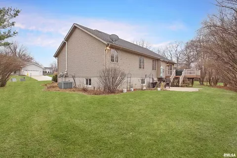409 Bayside Dr, Germantown Hills, IL 61548 photo 4