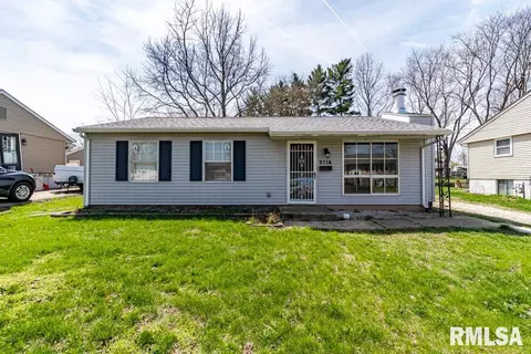 2114 Dominion Ave, Pekin, IL 61554