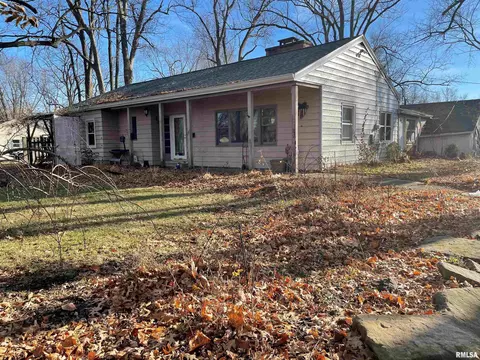 215 E Yeiser St, Macomb, IL 61455 photo 1