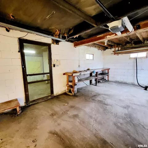 1015 E Birch St, Canton, IL 61520 photo 33