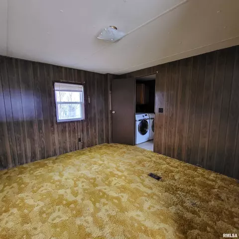 1015 E Birch St, Canton, IL 61520 photo 9