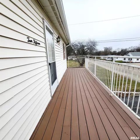 1015 E Birch St, Canton, IL 61520 photo 5
