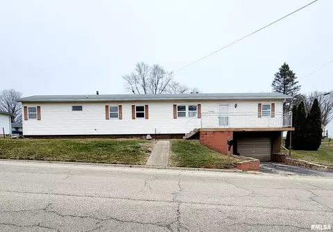 1015 E Birch St, Canton, IL 61520 photo 1