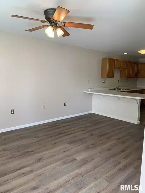 527 W Murray St, Macomb, IL 61455 photo 4
