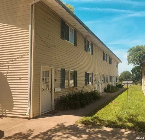 527 W Murray St, Macomb, IL 61455 photo 2