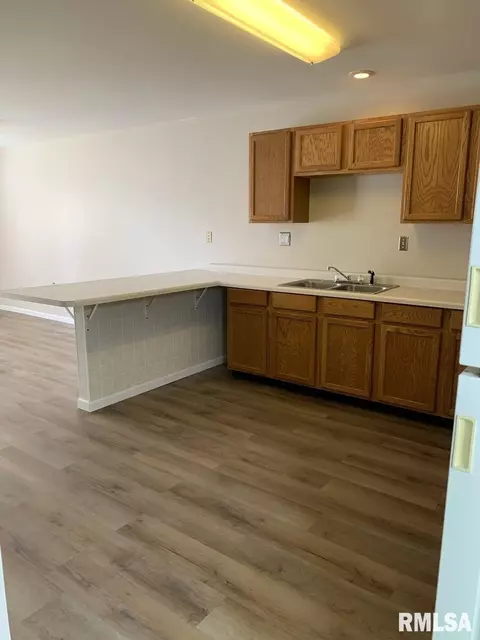527 W Murray St, Macomb, IL 61455 photo 8