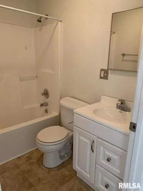 527 W Murray St, Macomb, IL 61455 photo 10
