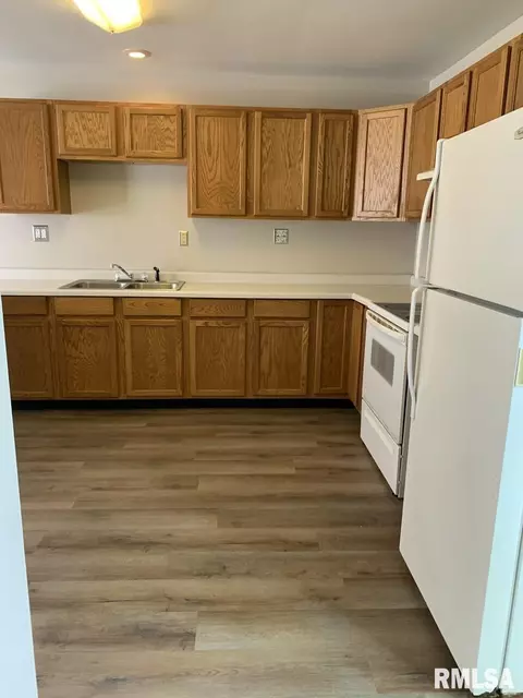 527 W Murray St, Macomb, IL 61455 photo 7
