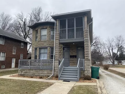 320 N Sherman Ave, Macomb, IL 61455 photo 4