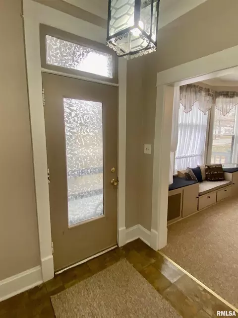 320 N Sherman Ave, Macomb, IL 61455 photo 8