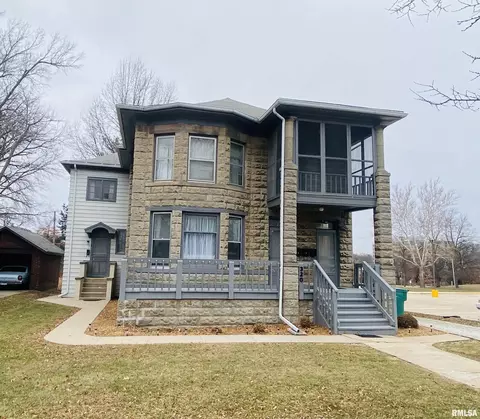320 N Sherman Ave, Macomb, IL 61455 photo 5