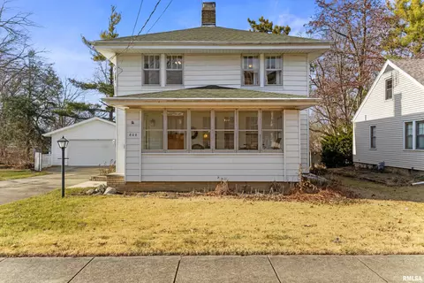 808 S Vennum St, Eureka, IL 61530 photo 2