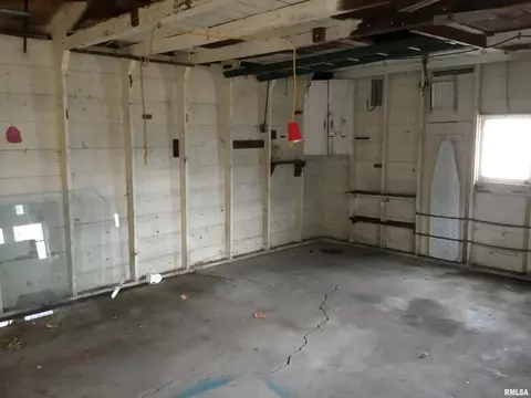 1015 E Ash St, Canton, IL 61520 photo 9