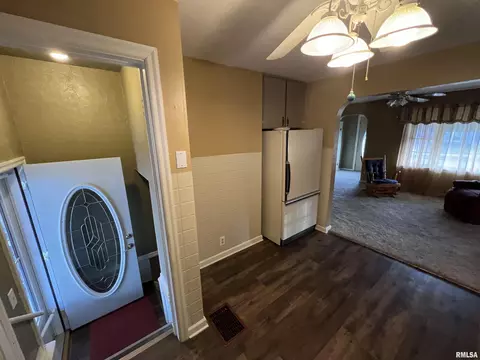 1015 E Ash St, Canton, IL 61520 photo 13