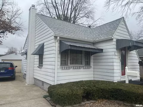 1015 E Ash St, Canton, IL 61520 photo 2