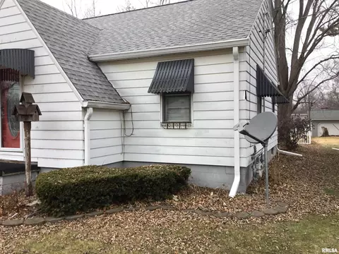 1015 E Ash St, Canton, IL 61520 photo 3