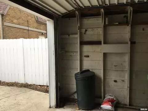 1015 E Ash St, Canton, IL 61520 photo 11