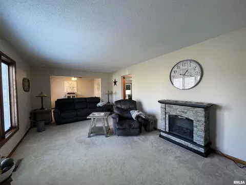 2101 Maple Ave, Macomb, IL 61455 photo 3