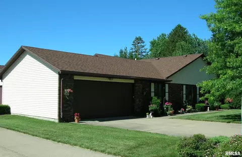 2101 Maple Ave, Macomb, IL 61455 photo 1