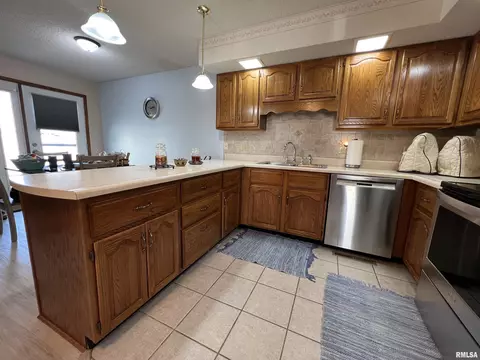 2101 Maple Ave, Macomb, IL 61455 photo 6