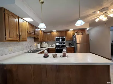 2101 Maple Ave, Macomb, IL 61455 photo 8