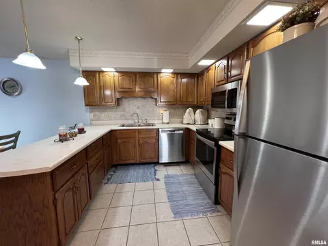 2101 Maple Ave, Macomb, IL 61455 photo 5