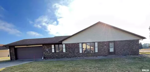 2101 Maple Ave, Macomb, IL 61455 photo 2