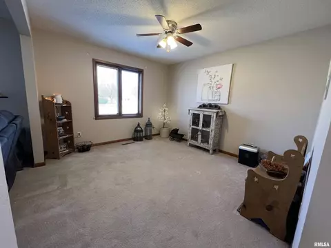 2101 Maple Ave, Macomb, IL 61455 photo 4