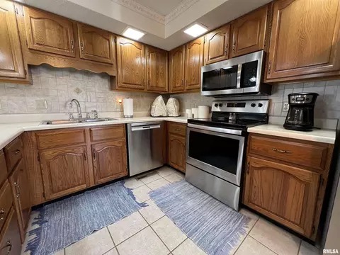 2101 Maple Ave, Macomb, IL 61455 photo 7
