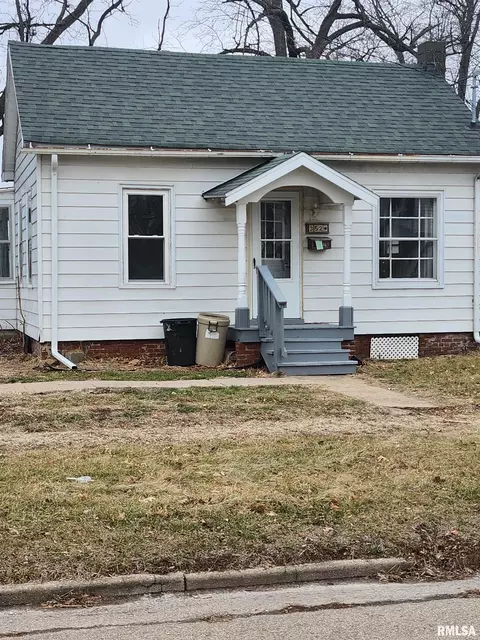 352 N 2nd Ave, Canton, IL 61520