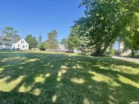320 N 1st Ave, Morton, IL 61550