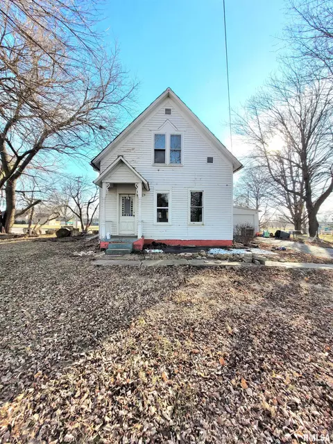 111 W Maple St, Washburn, IL 61570