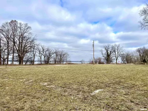 604-612 Lake St, Spring Bay, IL 61611