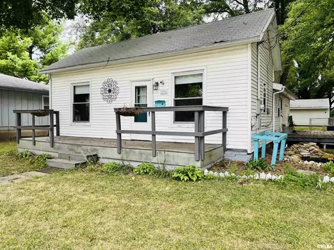 1340 E Pierce St, Macomb, IL 61455 photo 2