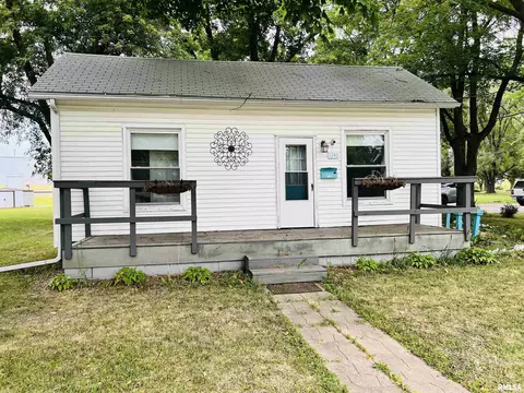 1340 E Pierce St, Macomb, IL 61455 photo 1
