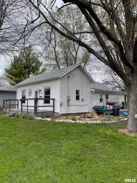 1340 E Pierce St, Macomb, IL 61455 photo 4