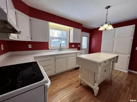 800 Meadow Dr, Macomb, IL 61455 photo 10