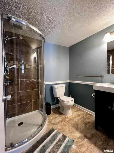 800 Meadow Dr, Macomb, IL 61455 photo 20