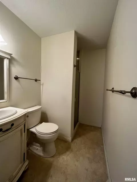 800 Meadow Dr, Macomb, IL 61455 photo 13