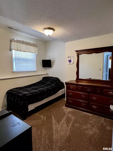 800 Meadow Dr, Macomb, IL 61455 photo 21