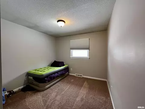 800 Meadow Dr, Macomb, IL 61455 photo 14
