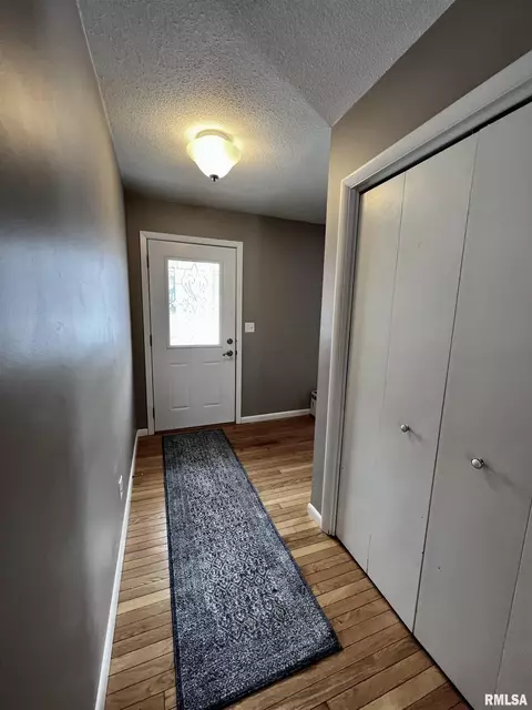 800 Meadow Dr, Macomb, IL 61455 photo 2